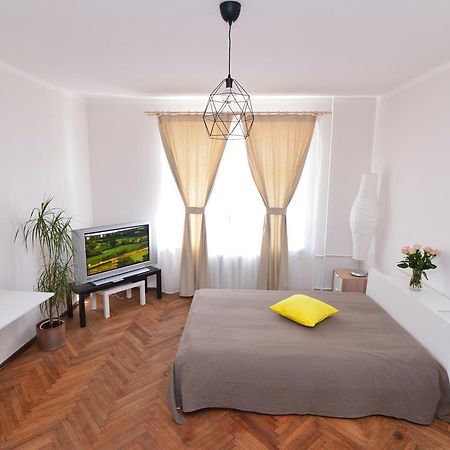 Appartamento Beatrises Apartamenti Riga Esterno foto